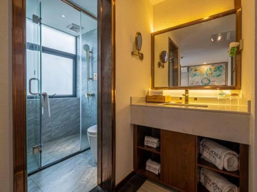 James Joyce Coffetel Guilin Railway Station Xiangbi Mountain Liangjiang Sihu Wharf