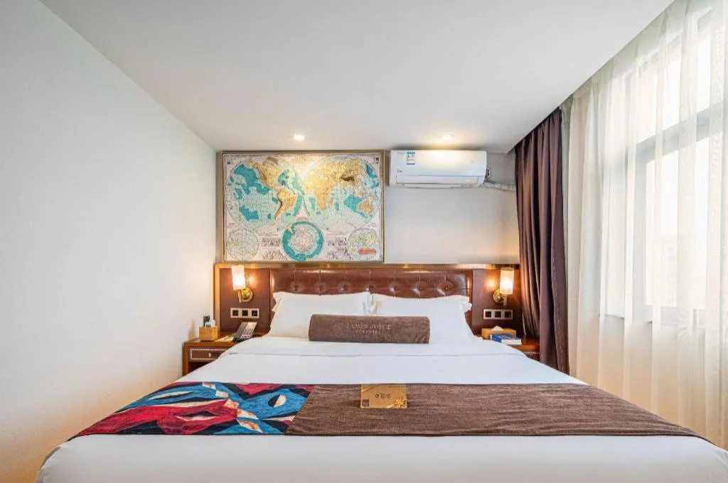 Bed in James Joyce Coffetel Guilin Railway Station Xiangbi Mountain Liangjiang Sihu Wharf