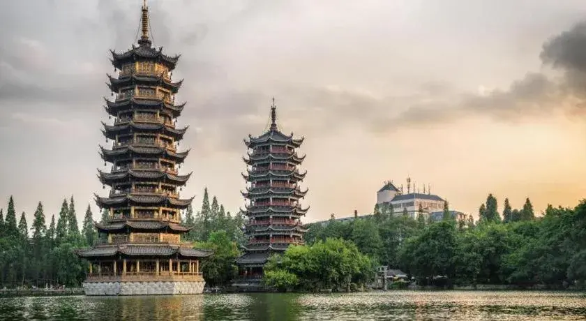 James Joyce Coffetel Guilin Railway Station Xiangbi Mountain Liangjiang Sihu Wharf James Joyce Coffetel Guilin Railway Station Xiangbi Mountain Liangjiang Sihu Wharf