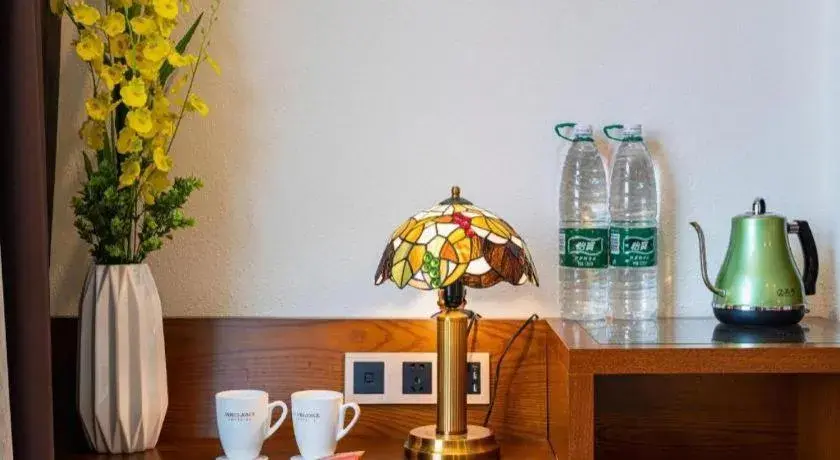 James Joyce Coffetel Guilin Railway Station Xiangbi Mountain Liangjiang Sihu Wharf James Joyce Coffetel Guilin Railway Station Xiangbi Mountain Liangjiang Sihu Wharf