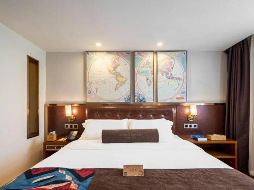 Bed in James Joyce Coffetel Guilin Railway Station Xiangbi Mountain Liangjiang Sihu Wharf