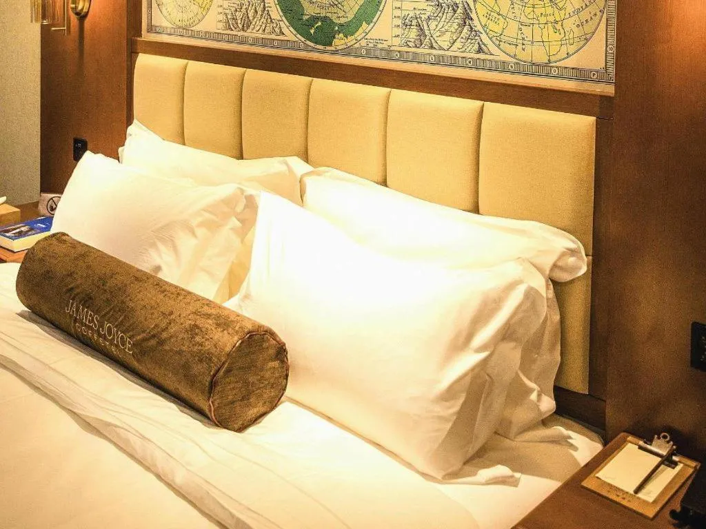 Bed in James Joyce Coffetel Xinyang Municipal Government Railway Station