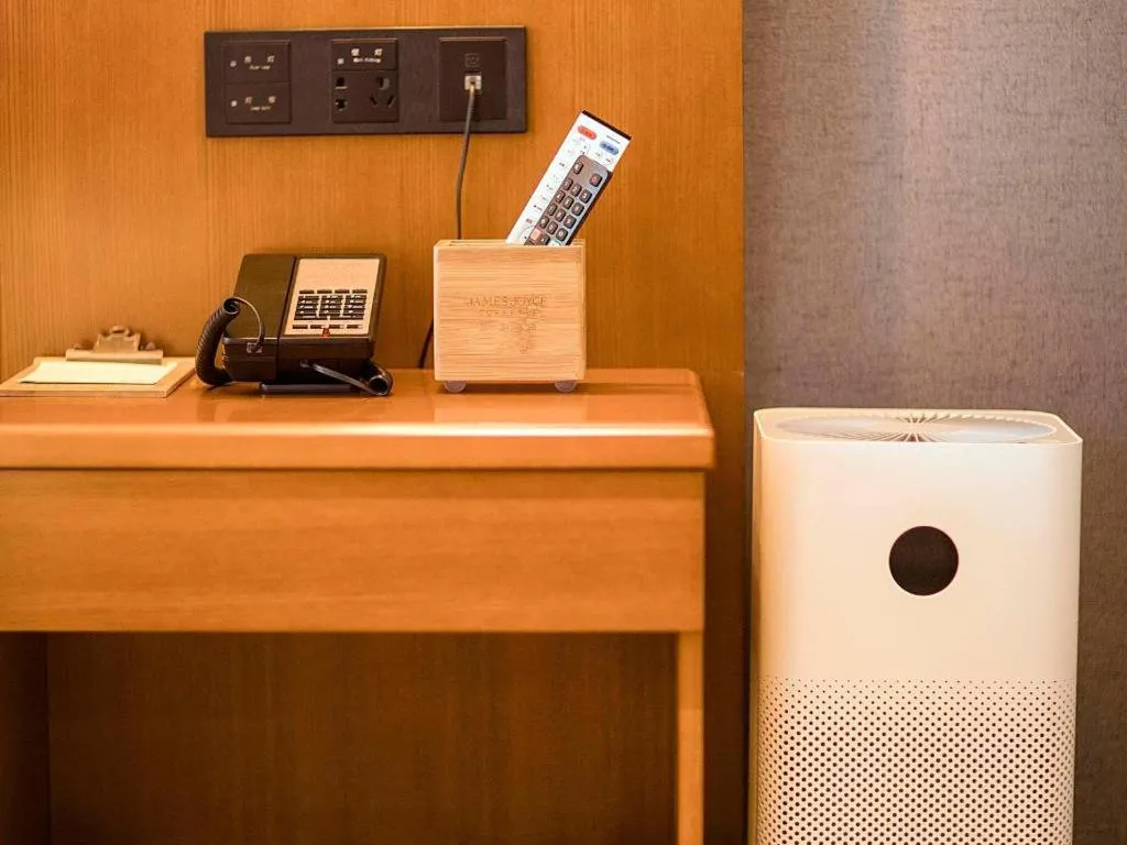 James Joyce Coffetel Xinyang Municipal Government Railway Station