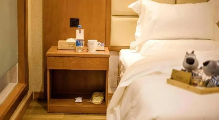 Bed in James Joyce Coffetel Xinyang Municipal Government Railway Station