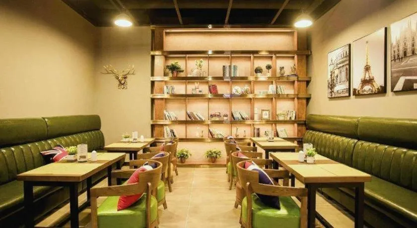 James Joyce Coffetel Xinyang Municipal Government Railway Station