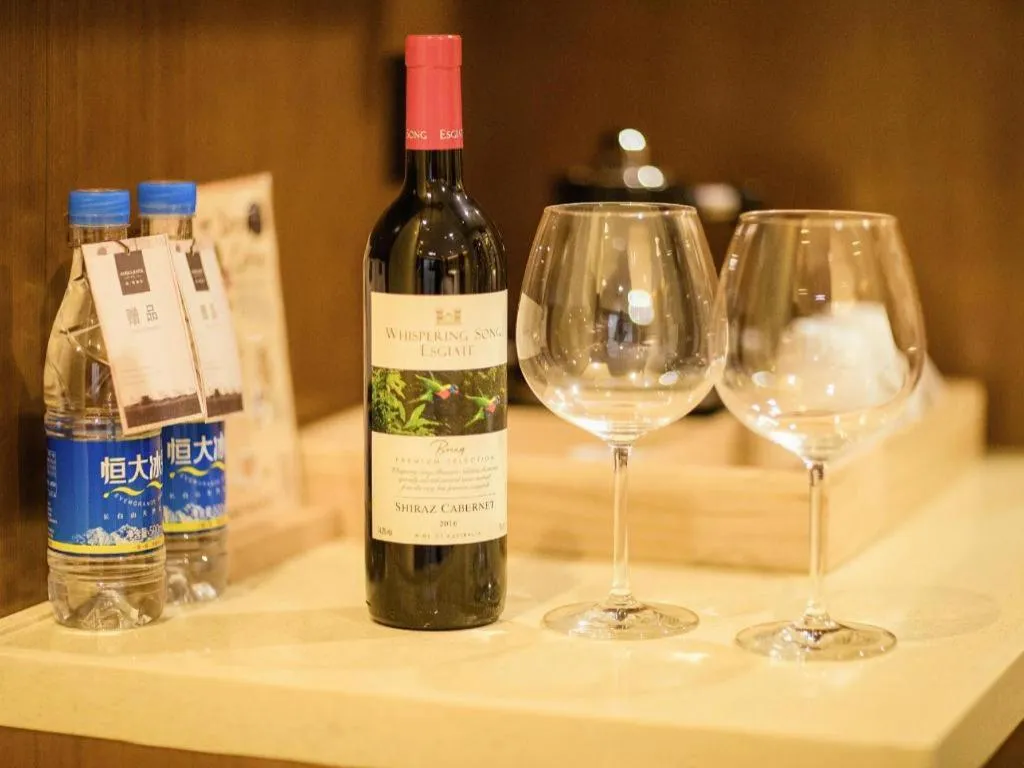 James Joyce Coffetel Xinyang Municipal Government Railway Station