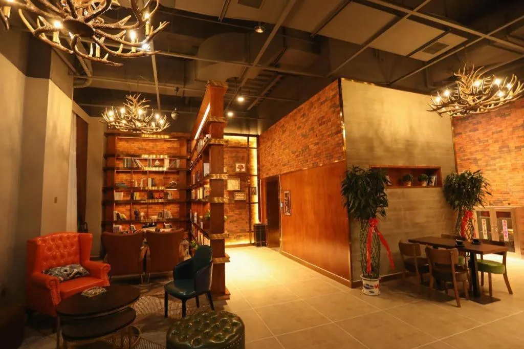 James Joyce Coffetel Xinyang Municipal Government Railway Station