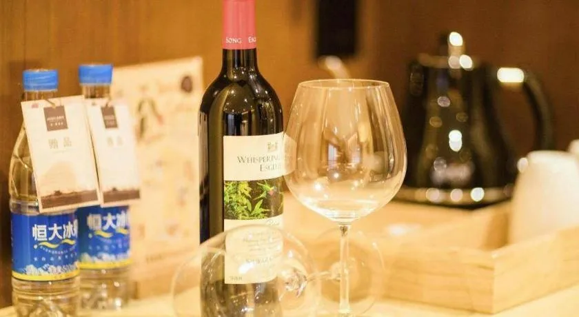 James Joyce Coffetel Xinyang Municipal Government Railway Station