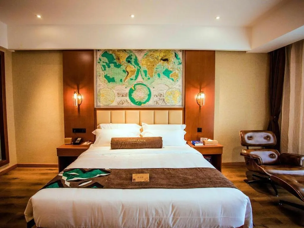 Bed in James Joyce Coffetel Xinyang Municipal Government Railway Station