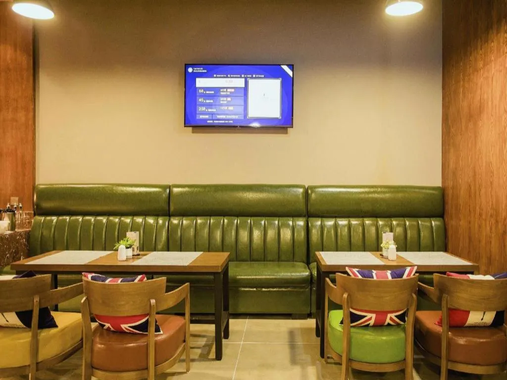 James Joyce Coffetel Xinyang Municipal Government Railway Station