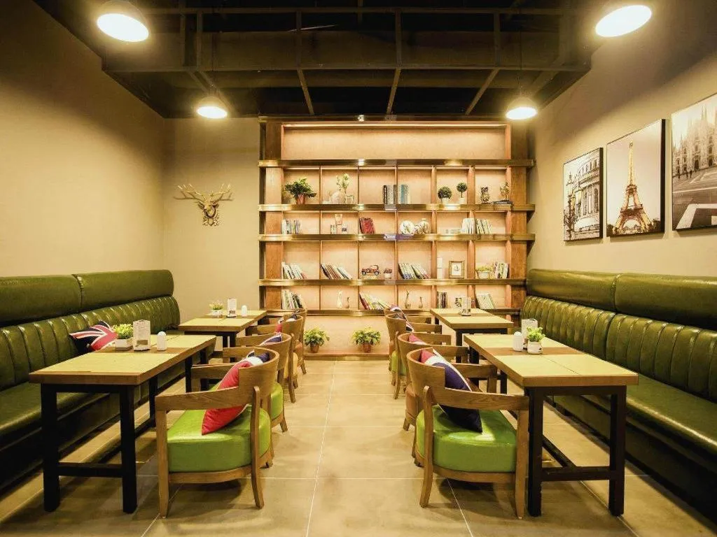 James Joyce Coffetel Xinyang Municipal Government Railway Station