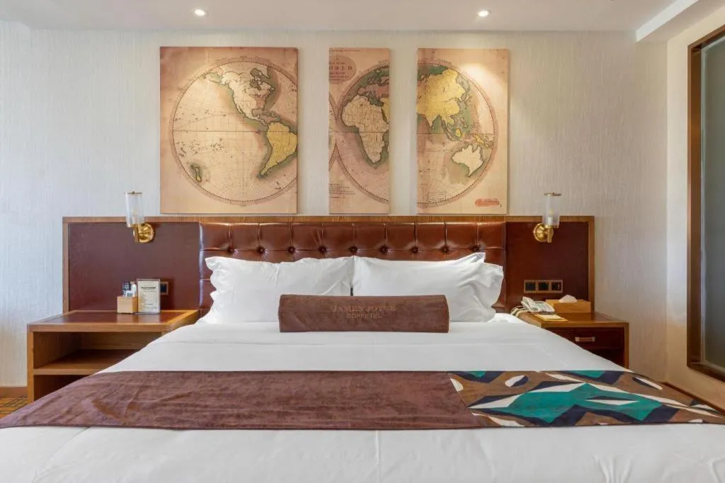 Bed in James Joyce Coffetel Lijiang Ancient City Dashuiche