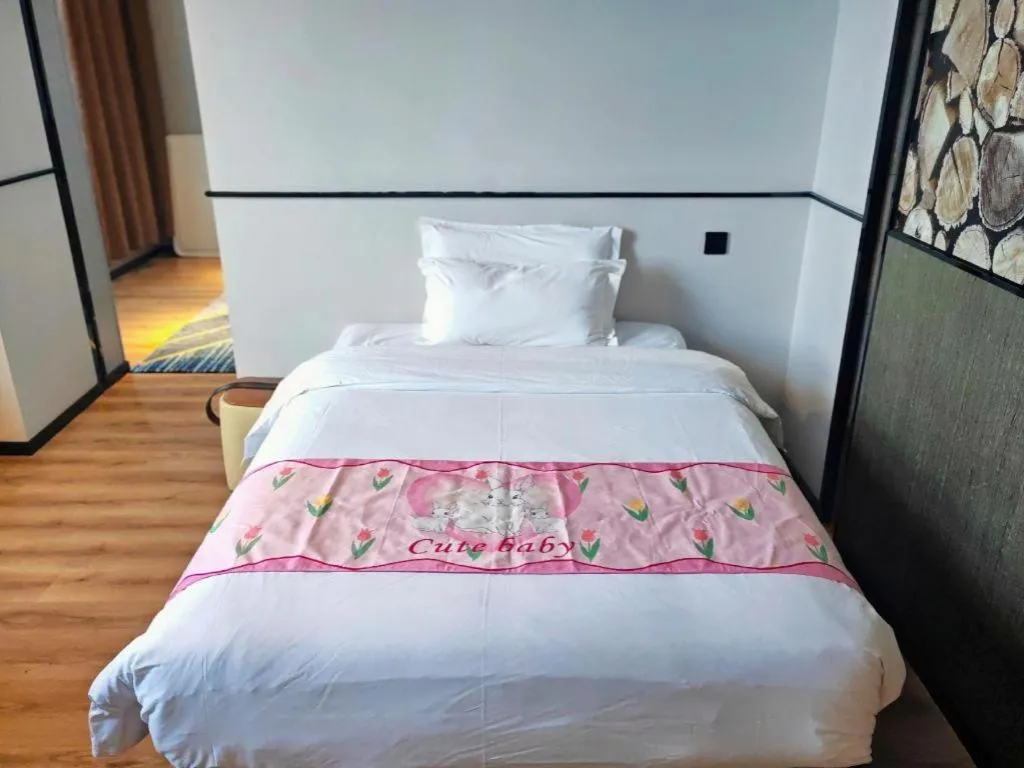 Bed in ZMAX Hotel Yan'an Baimi Avenue Baotashan