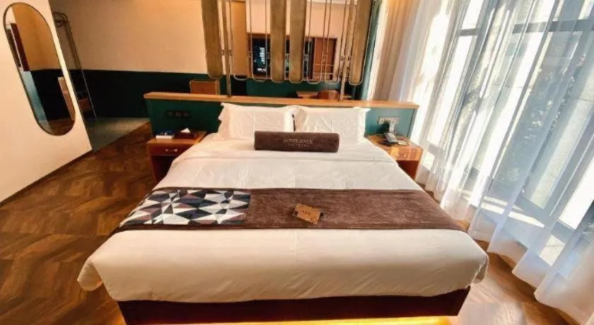 Bed in James Joyce Coffetel Tianjing First Central Hospital Nankai University