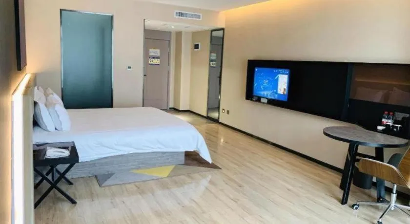 Bed in IU Hotel Lanzhou New District Airport Ruiling International