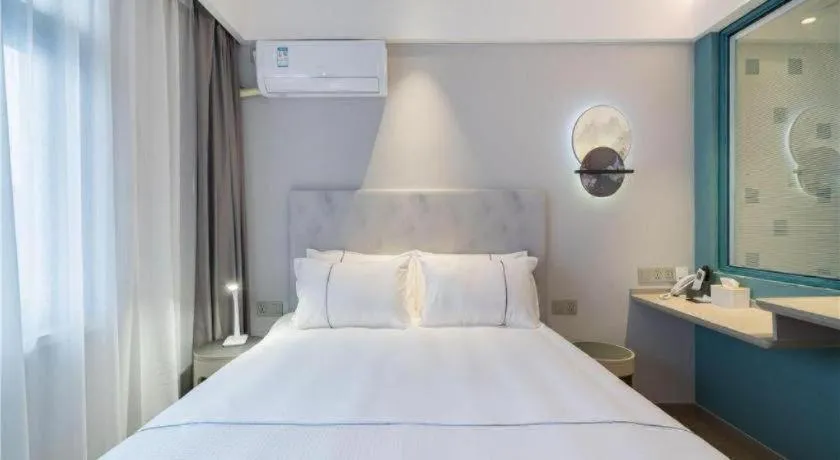 Bed in Magnotel Hotel Suzhou Wanda Plaza Huaihai Road