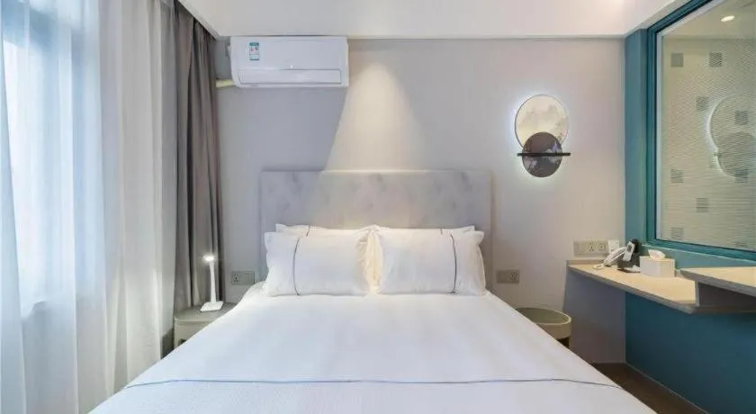 Bed in Magnotel Hotel Suzhou Wanda Plaza Huaihai Road