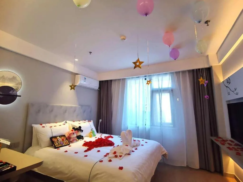 Bed in Magnotel Hotel Suzhou Wanda Plaza Huaihai Road