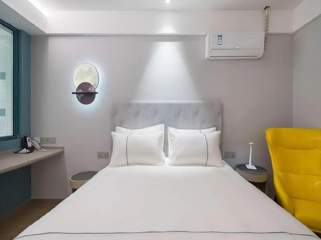 Bed in Magnotel Hotel Suzhou Wanda Plaza Huaihai Road
