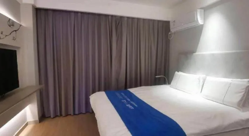 Bed in Magnotel Hotel Suzhou Wanda Plaza Huaihai Road