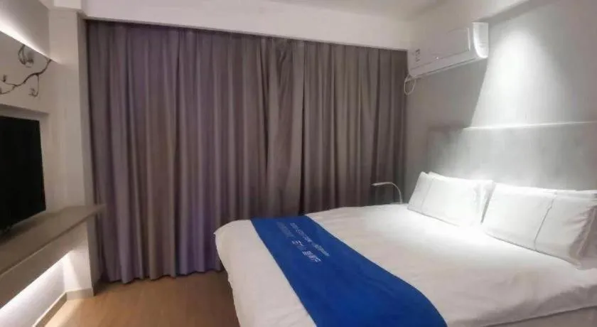 Bed in Magnotel Hotel Suzhou Wanda Plaza Huaihai Road
