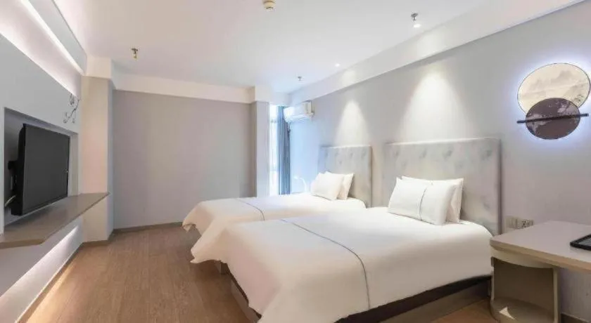 Bed in Magnotel Hotel Suzhou Wanda Plaza Huaihai Road