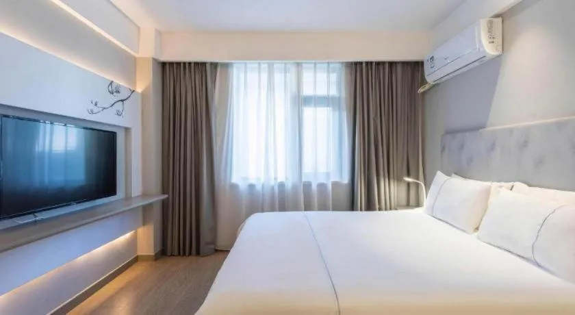 Bed in Magnotel Hotel Suzhou Wanda Plaza Huaihai Road