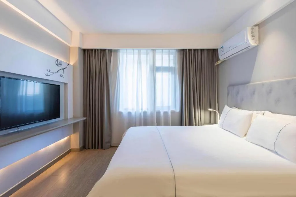 Bed in Magnotel Hotel Suzhou Wanda Plaza Huaihai Road