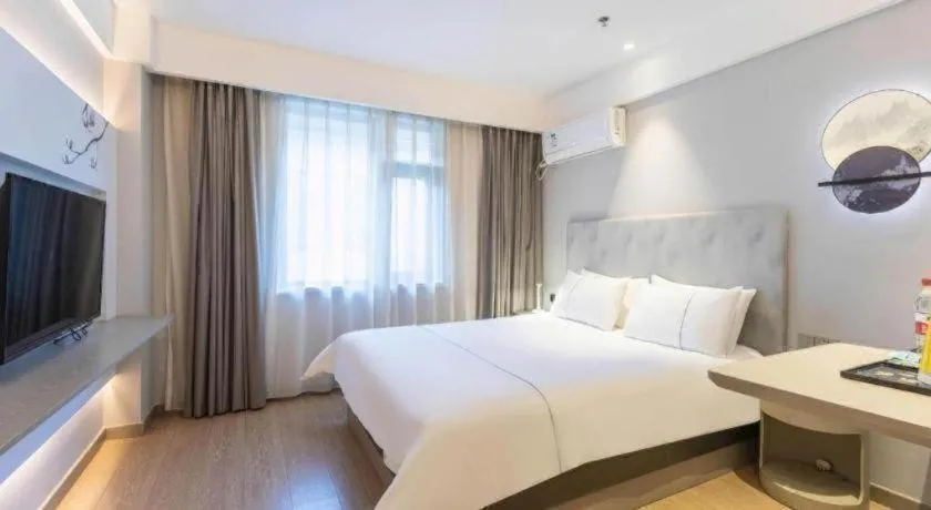 Bed in Magnotel Hotel Suzhou Wanda Plaza Huaihai Road