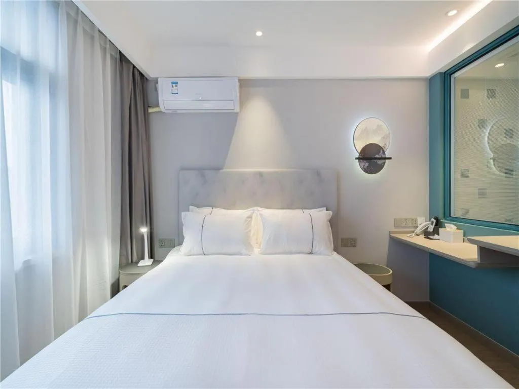 Bed in Magnotel Hotel Suzhou Wanda Plaza Huaihai Road