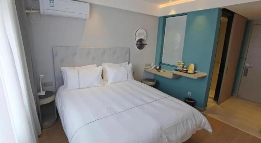 Bed in Magnotel Hotel Suzhou Wanda Plaza Huaihai Road