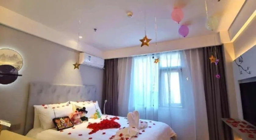 Bed in Magnotel Hotel Suzhou Wanda Plaza Huaihai Road