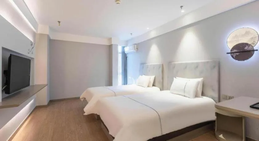 Bed in Magnotel Hotel Suzhou Wanda Plaza Huaihai Road