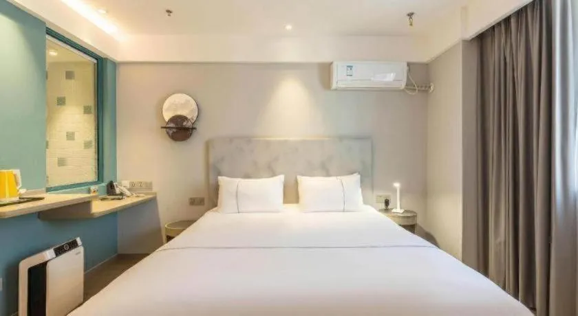 Bed in Magnotel Hotel Suzhou Wanda Plaza Huaihai Road