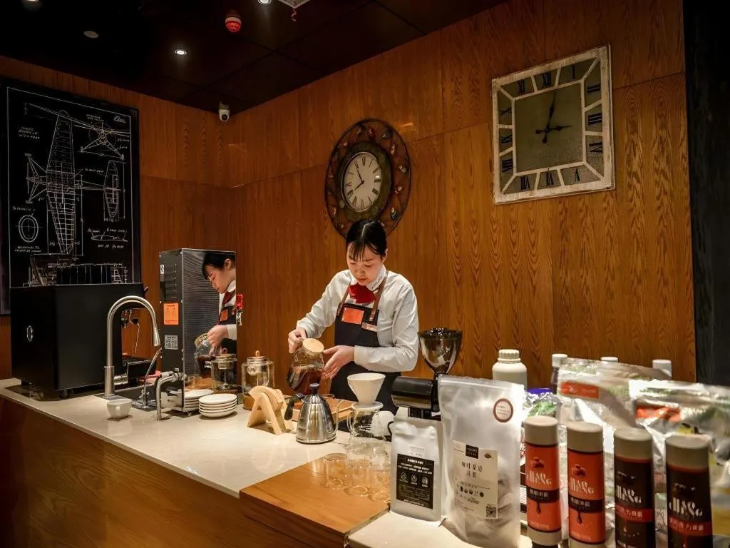 James Joyce Coffetel Luoyang Longmen High-speed Railway Station Baolong Plaza