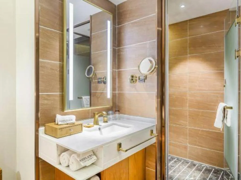 James Joyce Coffetel Luoyang Longmen High-speed Railway Station Baolong Plaza