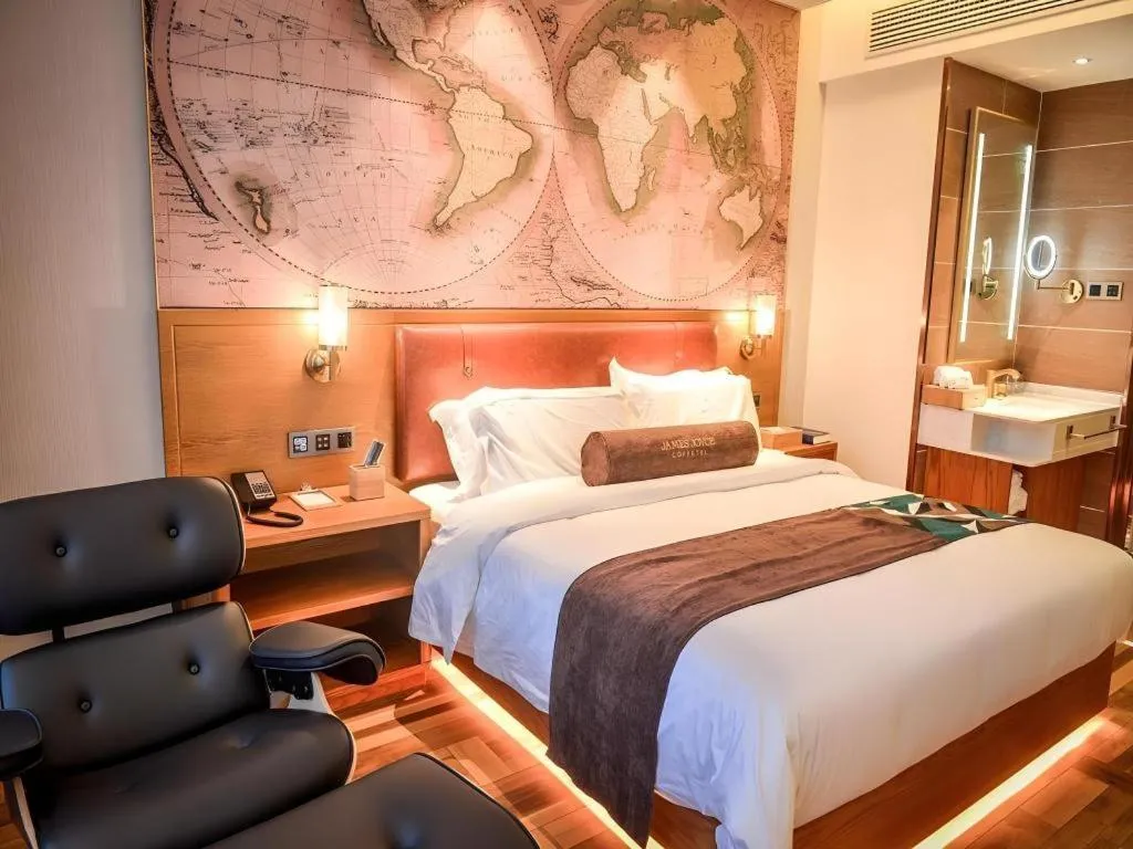 Bed in James Joyce Coffetel Luoyang Longmen High-speed Railway Station Baolong Plaza