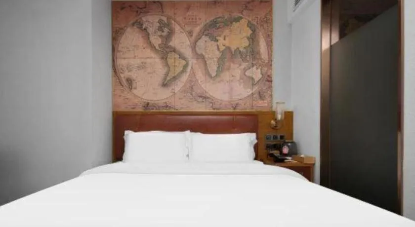 Bed in James Joyce Coffetel Luoyang Longmen High-speed Railway Station Baolong Plaza