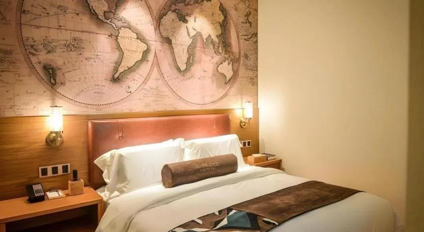 Bed in James Joyce Coffetel Luoyang Longmen High-speed Railway Station Baolong Plaza