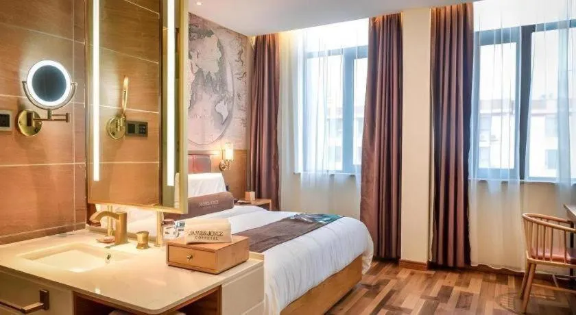 Bed in James Joyce Coffetel Luoyang Longmen High-speed Railway Station Baolong Plaza