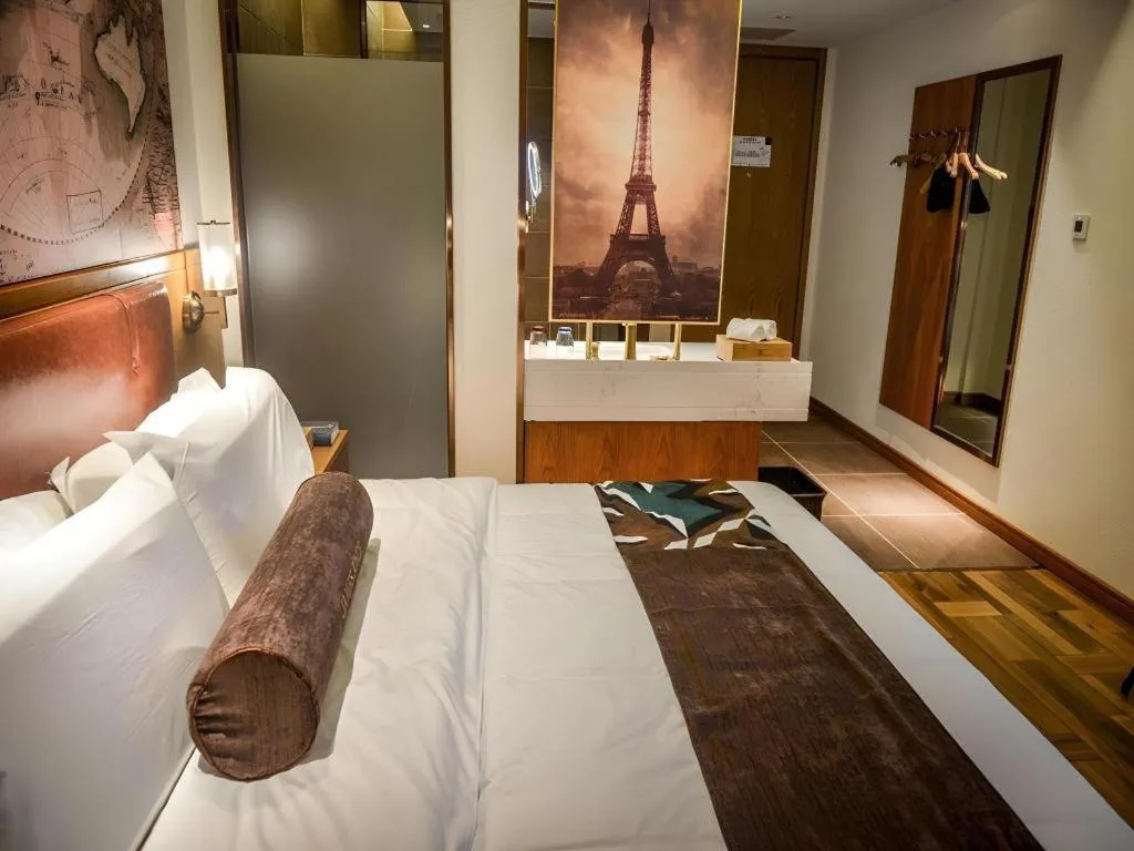 Bed in James Joyce Coffetel Luoyang Longmen High-speed Railway Station Baolong Plaza