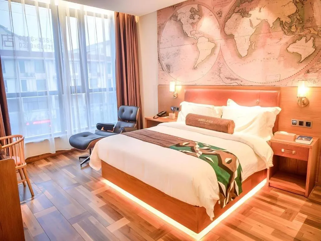 Bed in James Joyce Coffetel Luoyang Longmen High-speed Railway Station Baolong Plaza