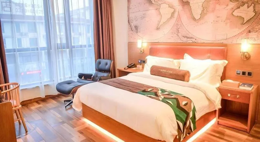 Bed in James Joyce Coffetel Luoyang Longmen High-speed Railway Station Baolong Plaza