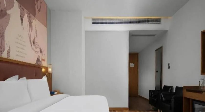 Bed in James Joyce Coffetel Luoyang Longmen High-speed Railway Station Baolong Plaza