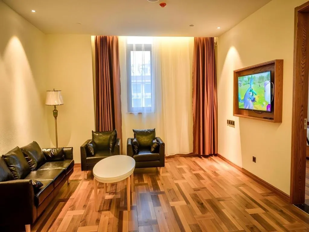 James Joyce Coffetel Luoyang Longmen High-speed Railway Station Baolong Plaza