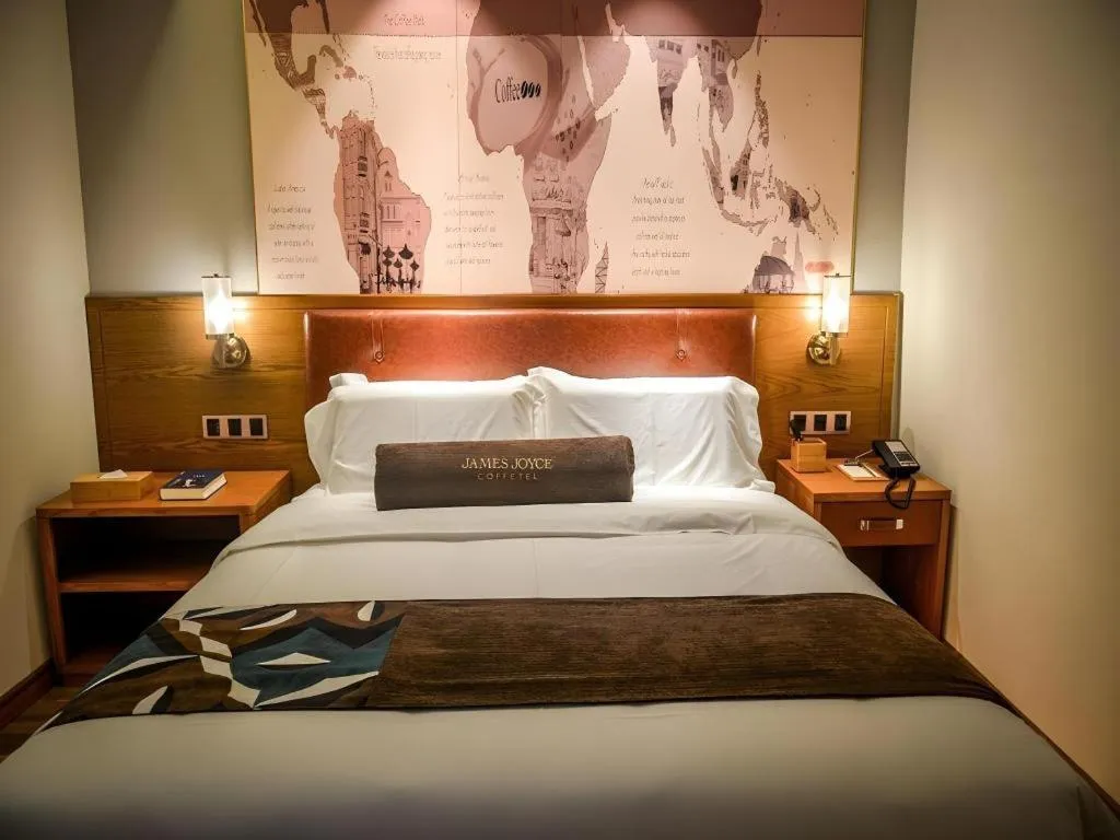 Bed in James Joyce Coffetel Luoyang Longmen High-speed Railway Station Baolong Plaza