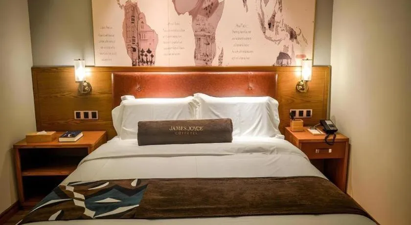 Bed in James Joyce Coffetel Luoyang Longmen High-speed Railway Station Baolong Plaza