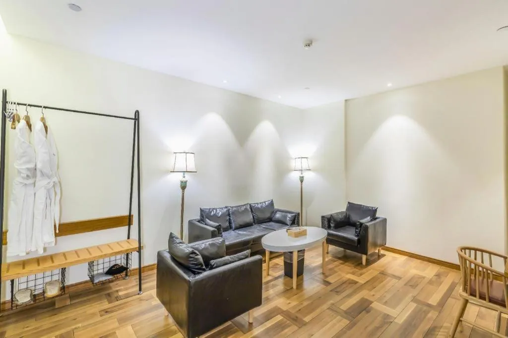 James Joyce Coffetel Luoyang Longmen High-speed Railway Station Baolong Plaza