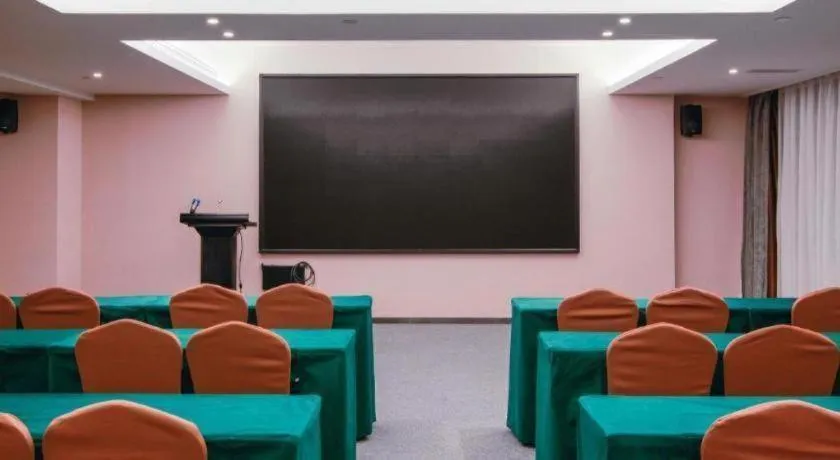 Xana Lite Huizhou Railway Station