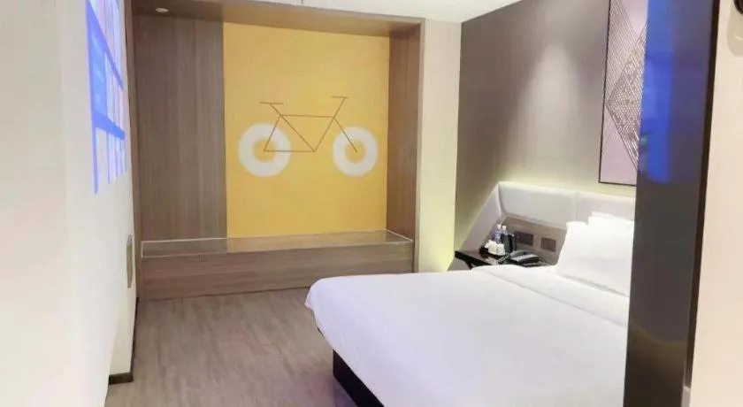 Bed in IU Hotel Chongqing Airport T3 Terminal